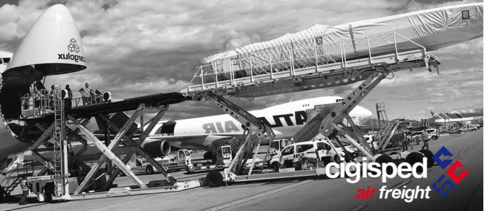 What are the advantages of air freight transport?
